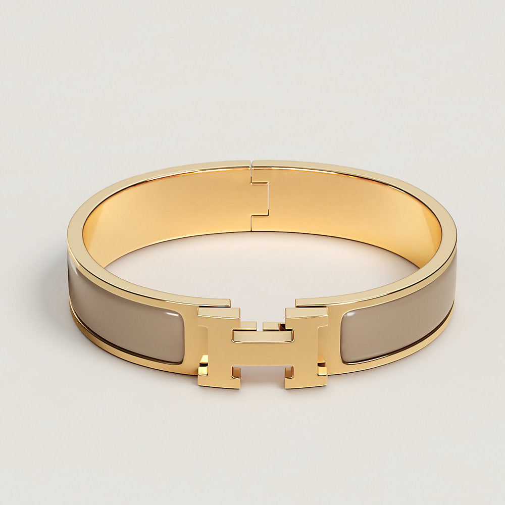 https://assets.hermes.com/is/image/hermesproduct/clic-h-bracelet--700001F%2019-front-wm-1-0-0-1000-1000_g.jpg
